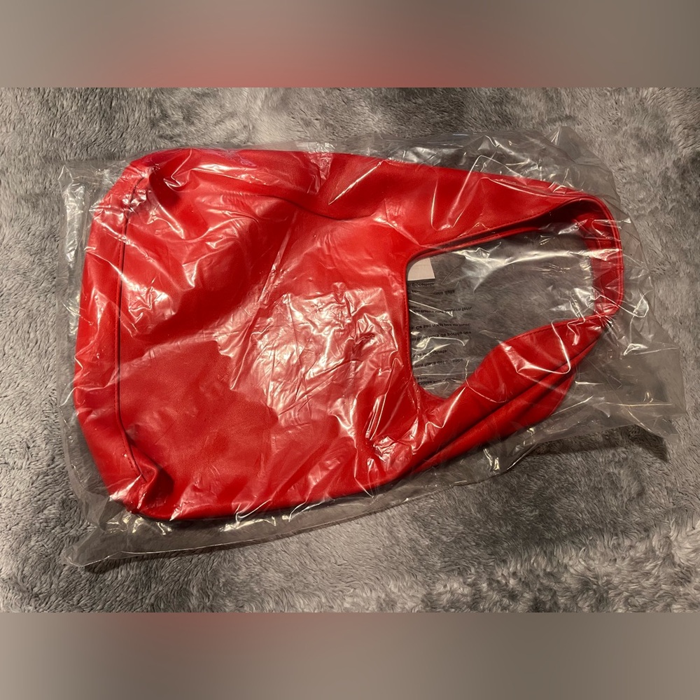 Kylie Jenner ‘Cosmic’ Bag and Tray - Picture 8 of 9